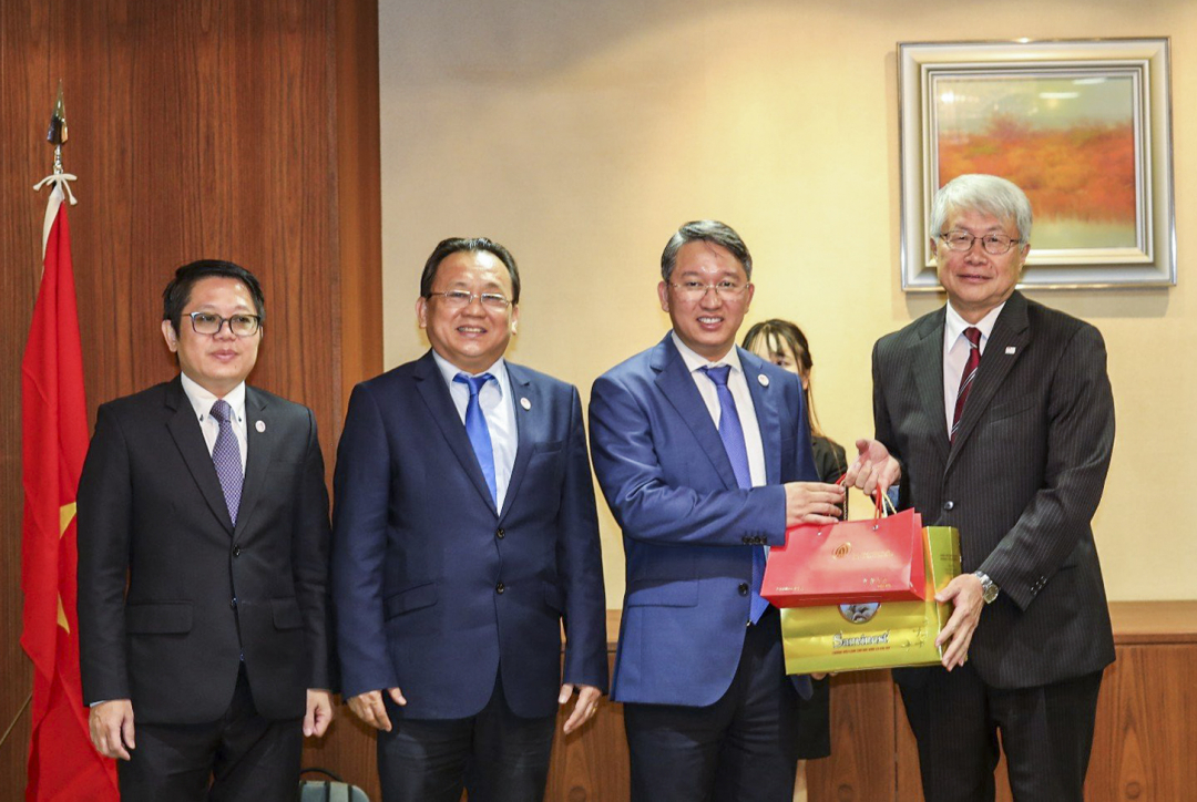 Khanh Hoa Provincial mission’s courtesy visit to leaders of Hiroshima Prefectural Council and Government (Japan)