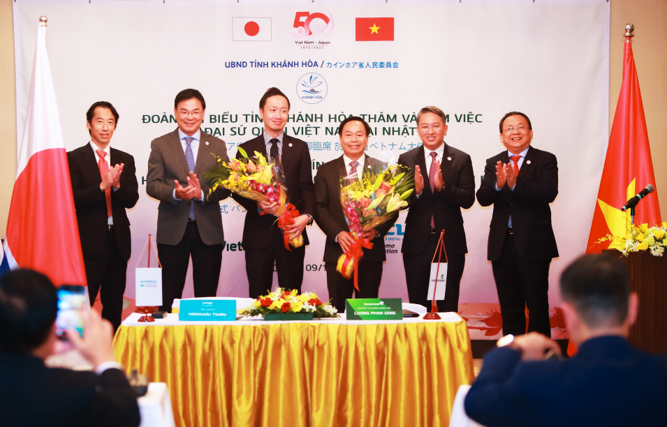 Vietcombank Khanh Hoa and Van Phong Electricity Co., Ltd. sign 140 million USD credit contract