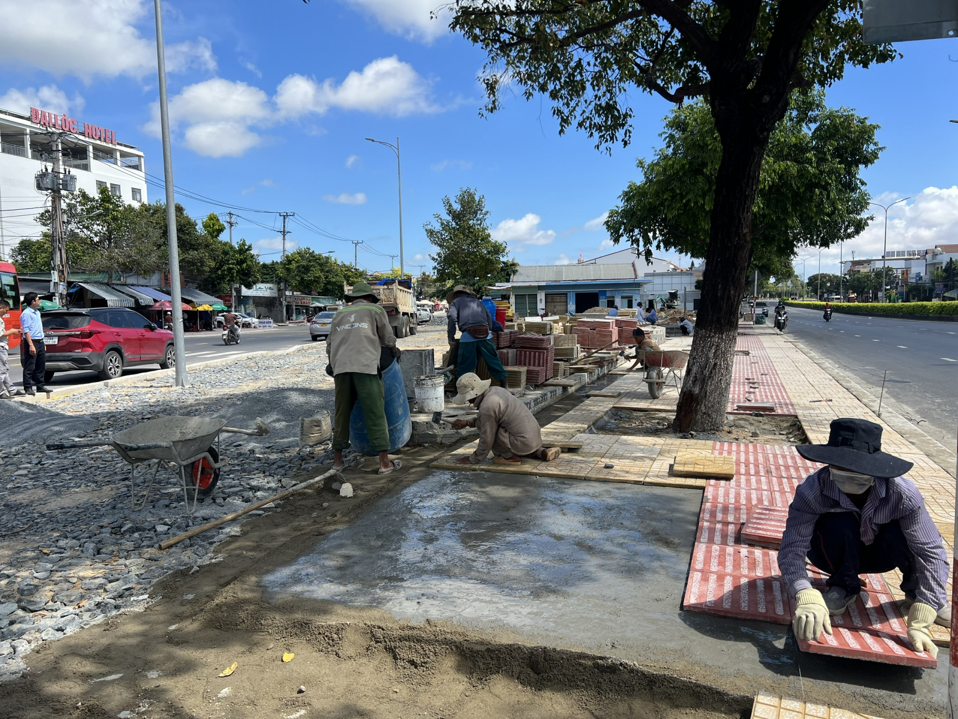 Simultaneous urban innovation