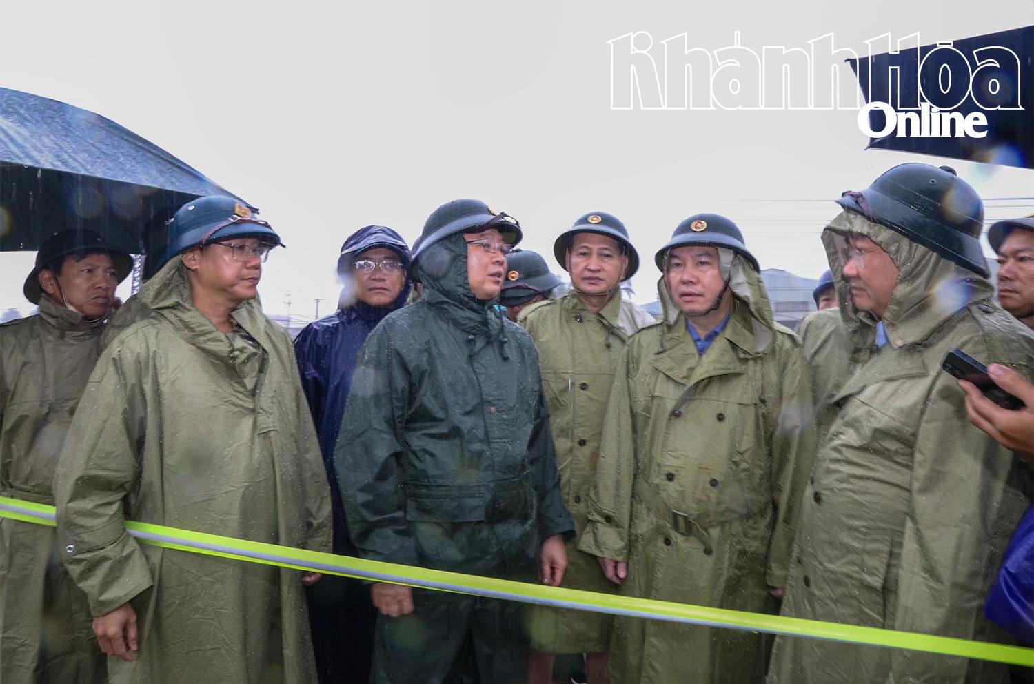 Deputy Prime Minister Ho Quoc Dung directs flood relief operations