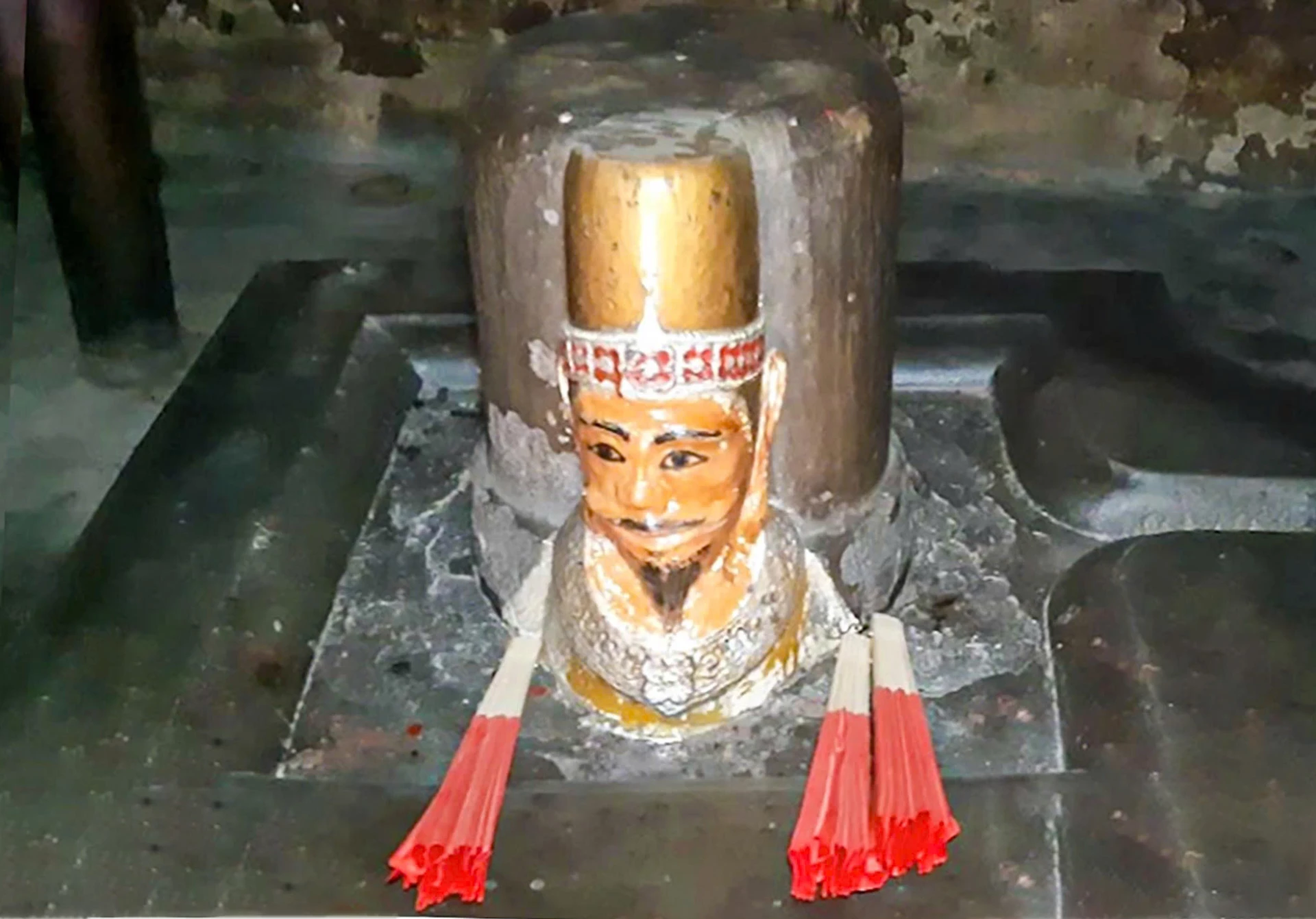 Khanh Hoa Provincial Cultural Heritage Preservation Center digitizes 2 national treasures