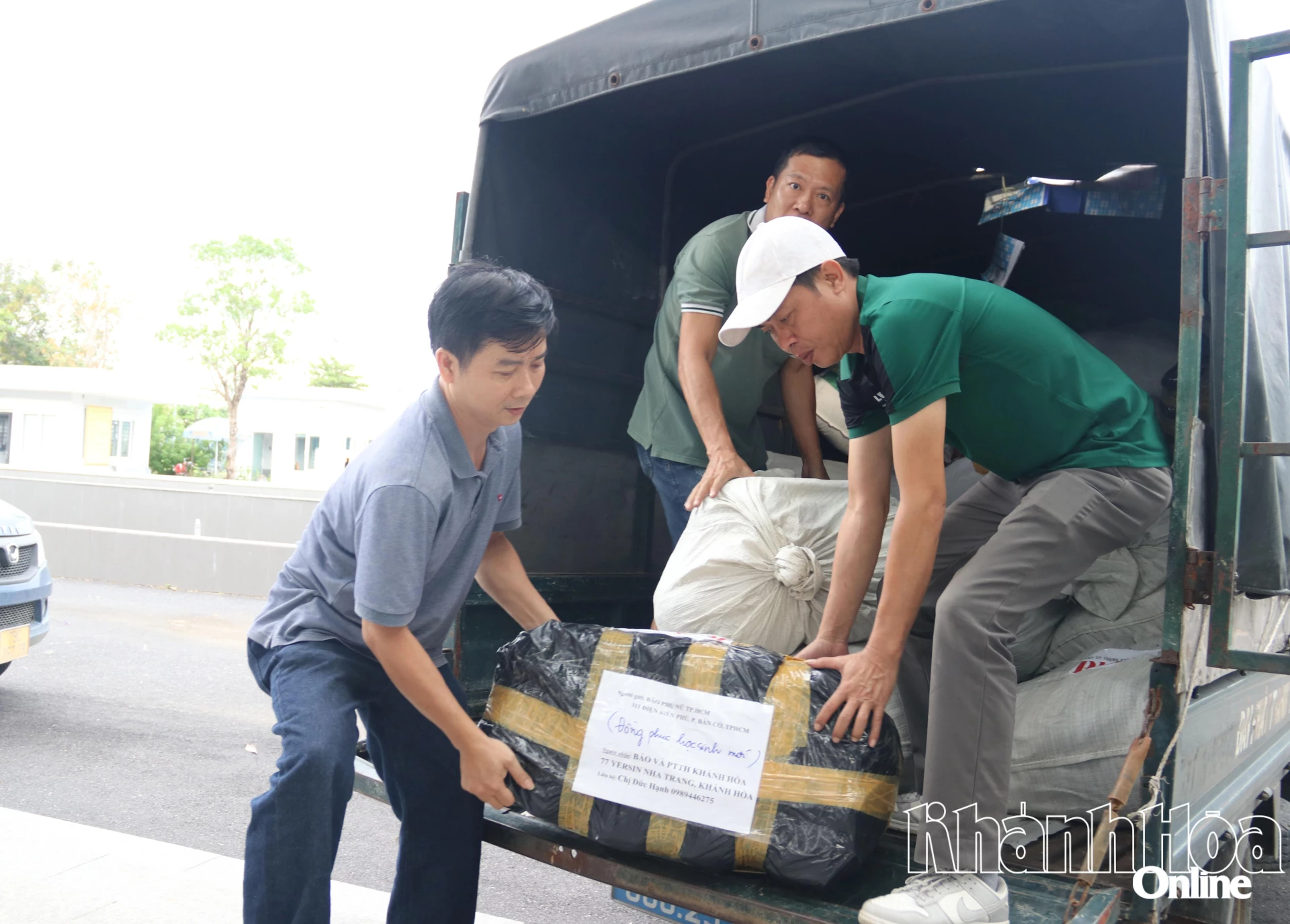 Khanh Hoa Newspaper and Radio & Television receive additional aid for flood victims