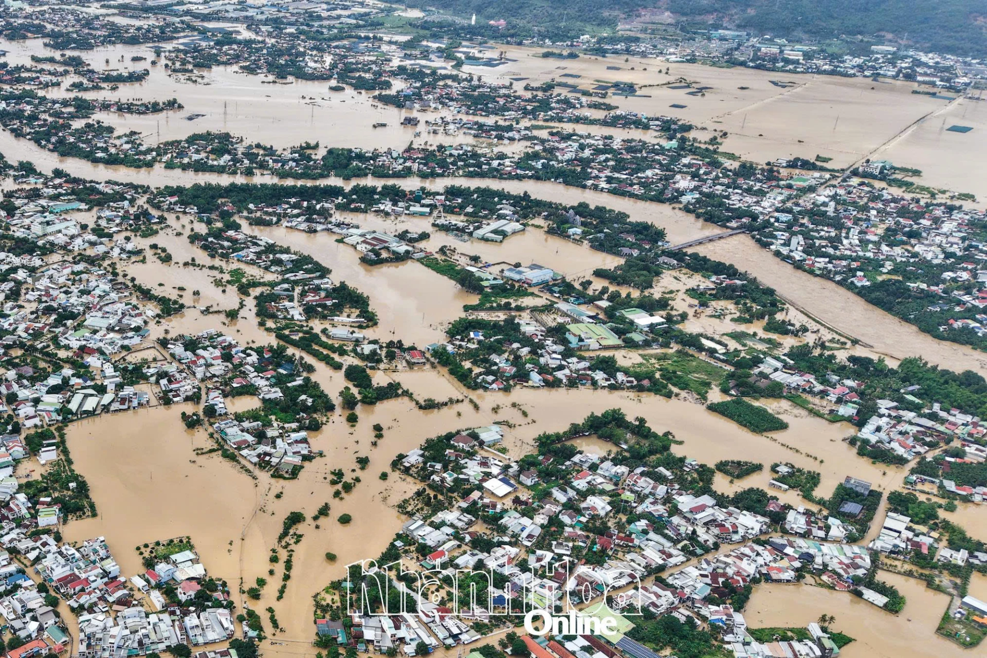 Prime Minister orders helicopters and UAVs for urgent flood response in Khanh Hoa, Dak Lak and Gia Lai