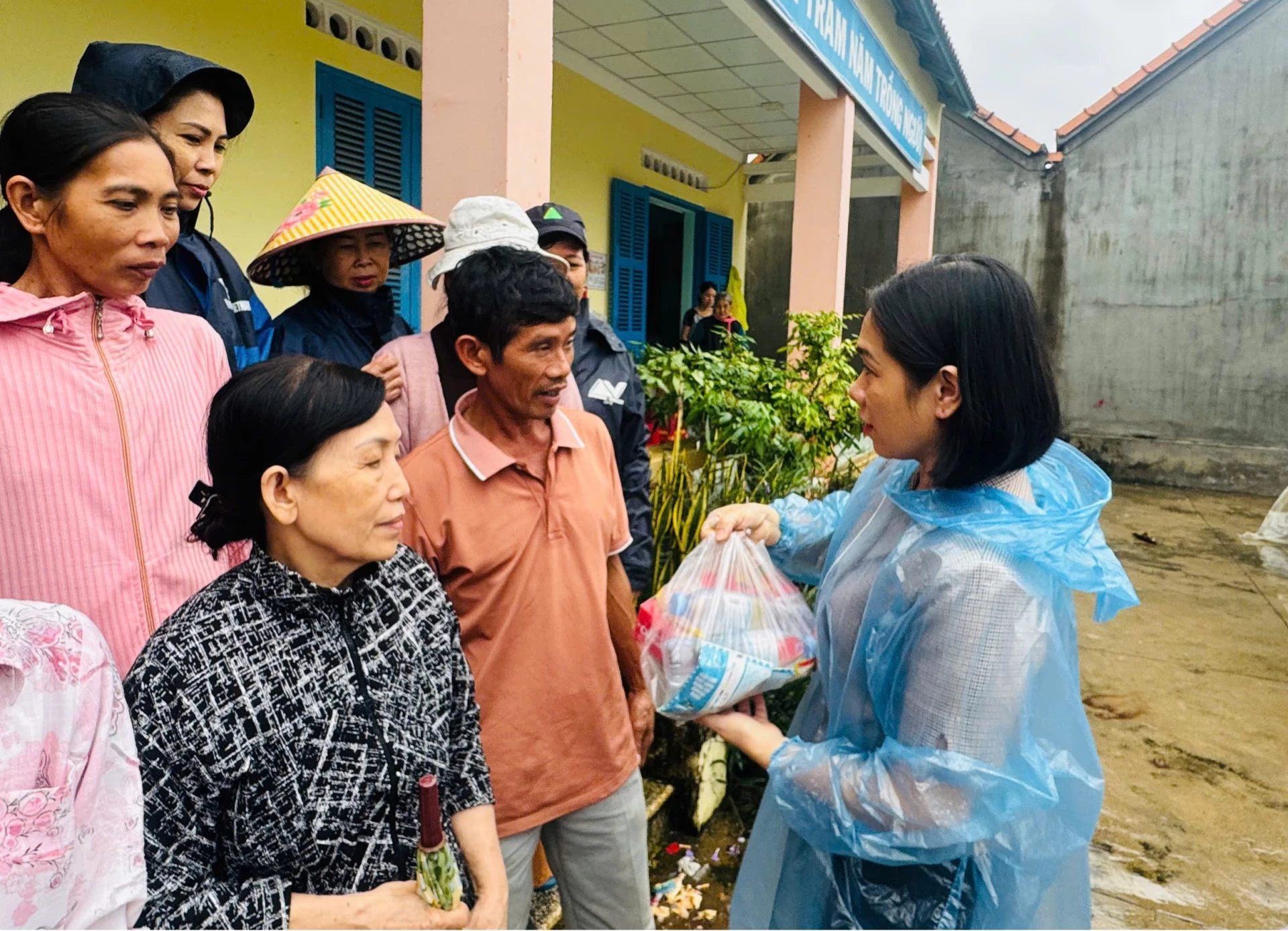 Relief supplies promptly delivered to flood-hit areas