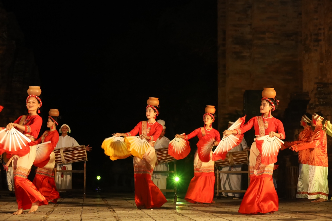 Impressive night art program at Ponagar Temple