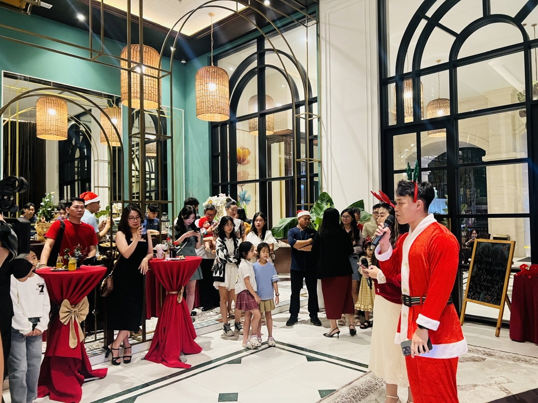 Christmas tree lighting and charity fund raising at Potique Hotel