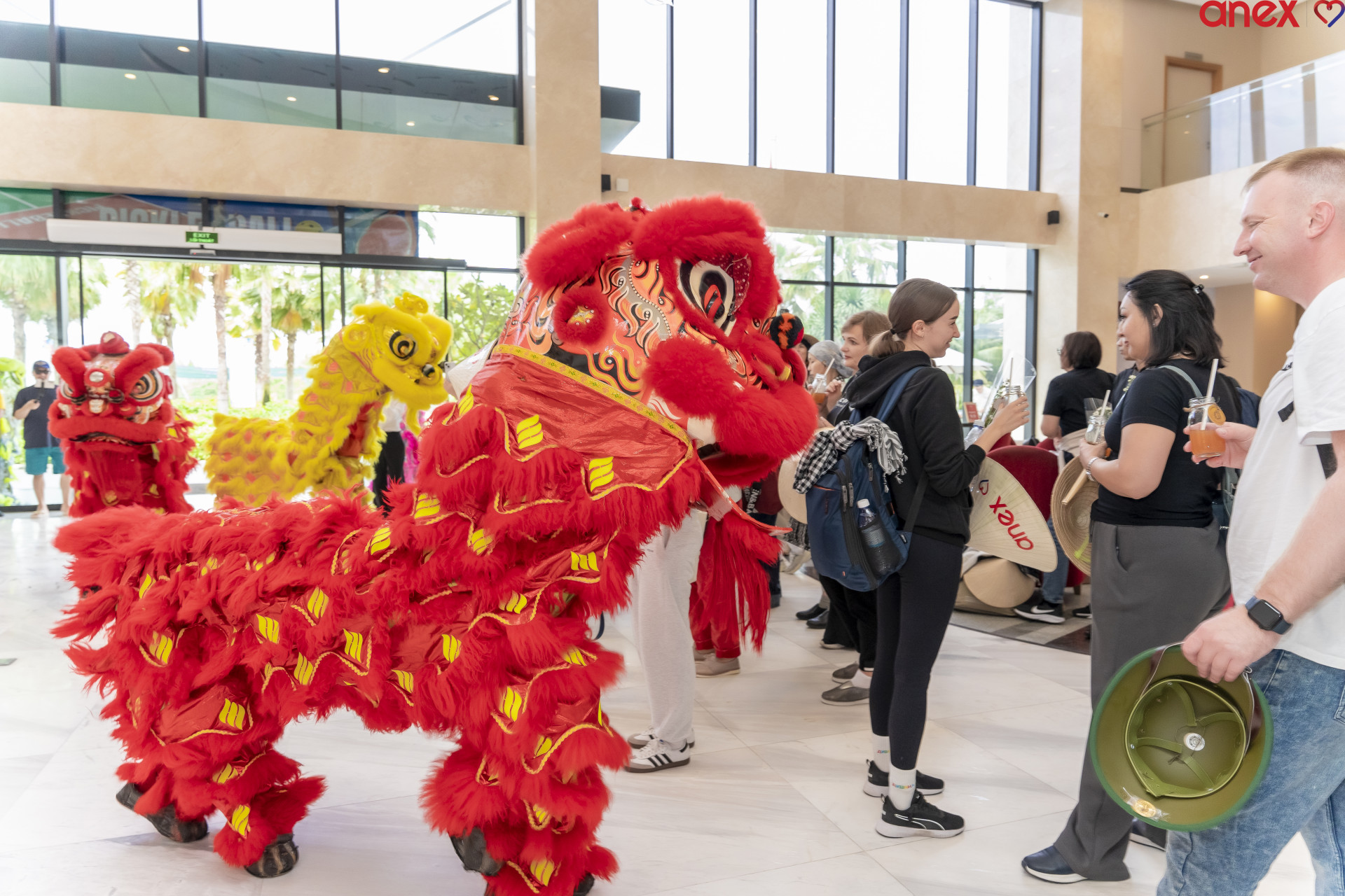 340,000 tourist arrivals in November