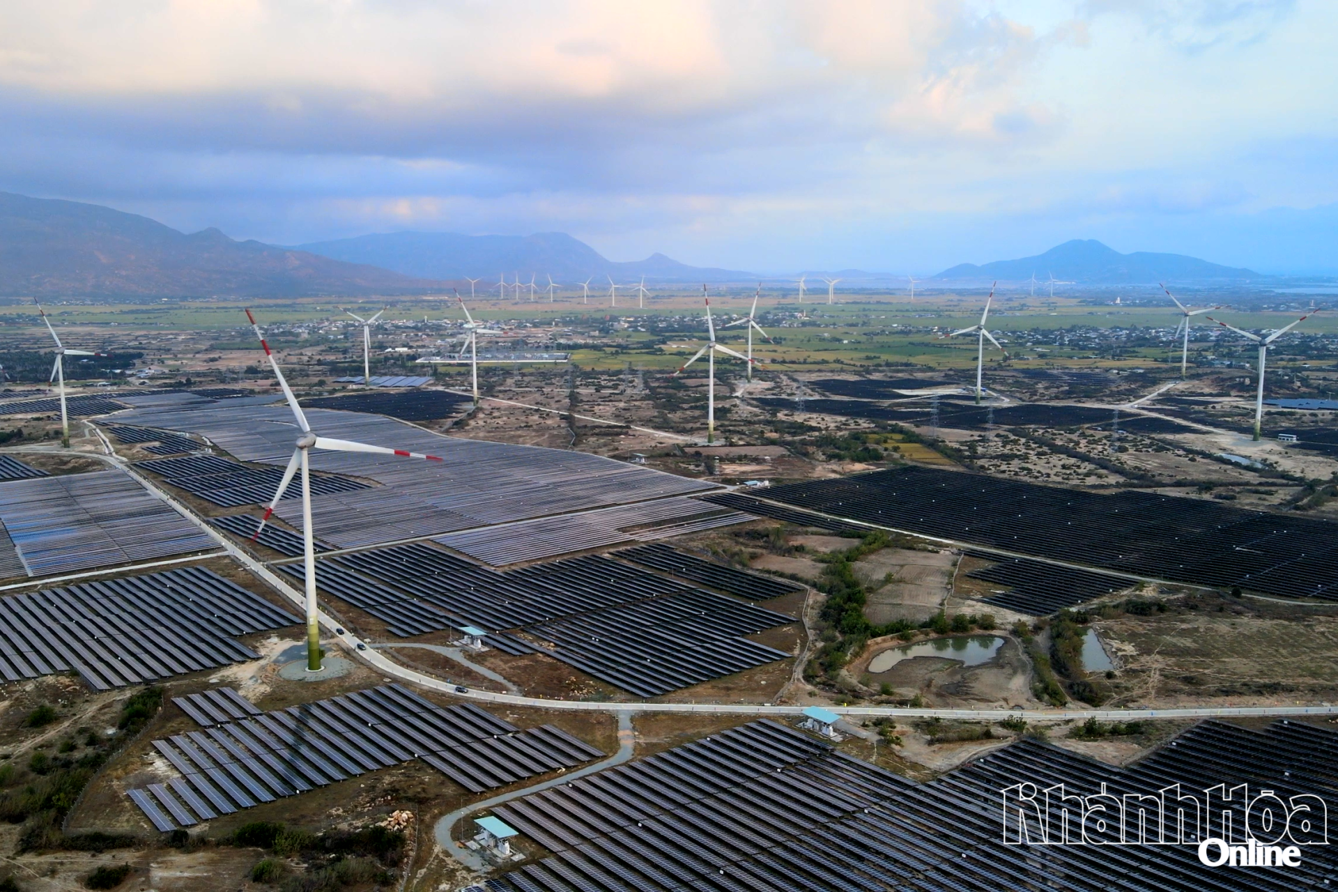 Developing energy infrastructure synchronously