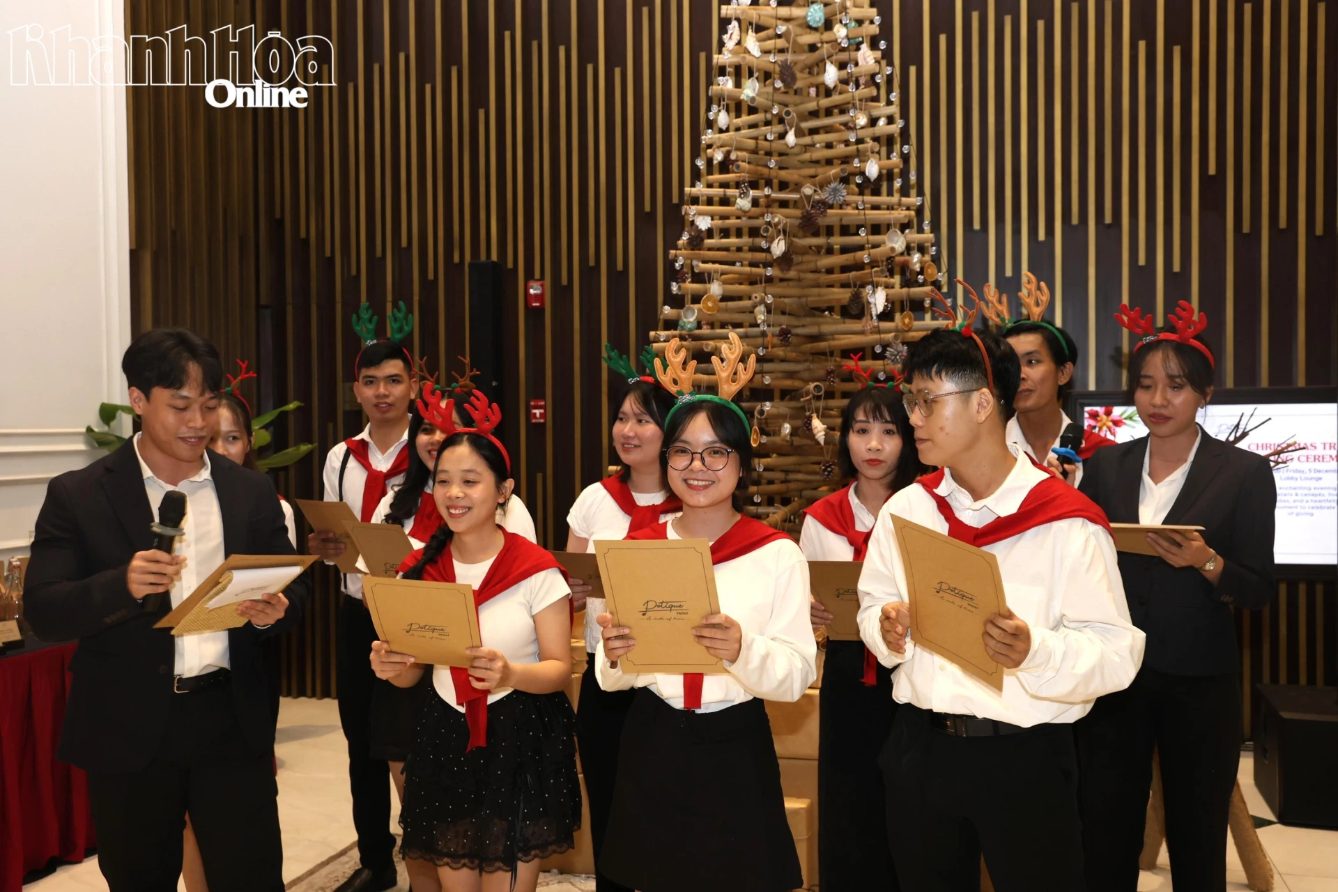 Christmas Tree lighting celebration combined with fundraising for flood‑affected school