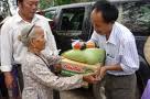 Prudential Corporation Asia donates VND100m to flood victims in Van Ninh