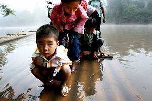 Basic swimming skills&nbsp;are very essential for children,&nbsp;especially in flood seasons.