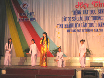 100 join singing contest of regular education schools 2010