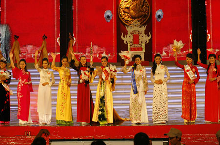 Miss Vietnam World 2010 pageant honors Vietnamese women’s beauty