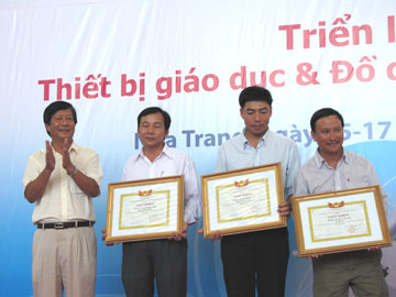 Teaching instruments exhibition ends