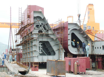 Industrial production value of Central State-own sector decreases