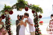 Sunrise Nha Trang holds beach wedding