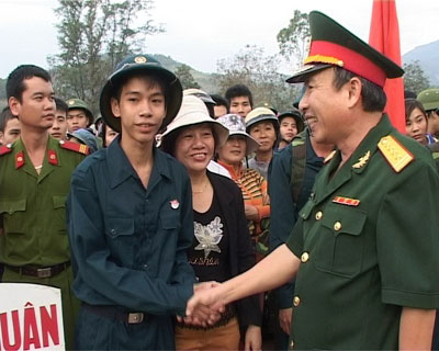 Khanh Hoa Province sent 950 recruits to the army