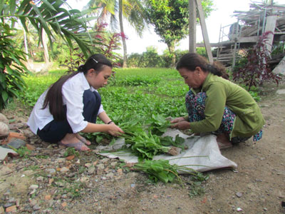 Red scarf scholarships promote poor children’s studiousness