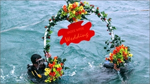 Underwater mass wedding at Sea Festival 2011