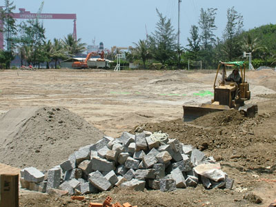 Hyundai Vinashin builds USD100,000 football ground for workers