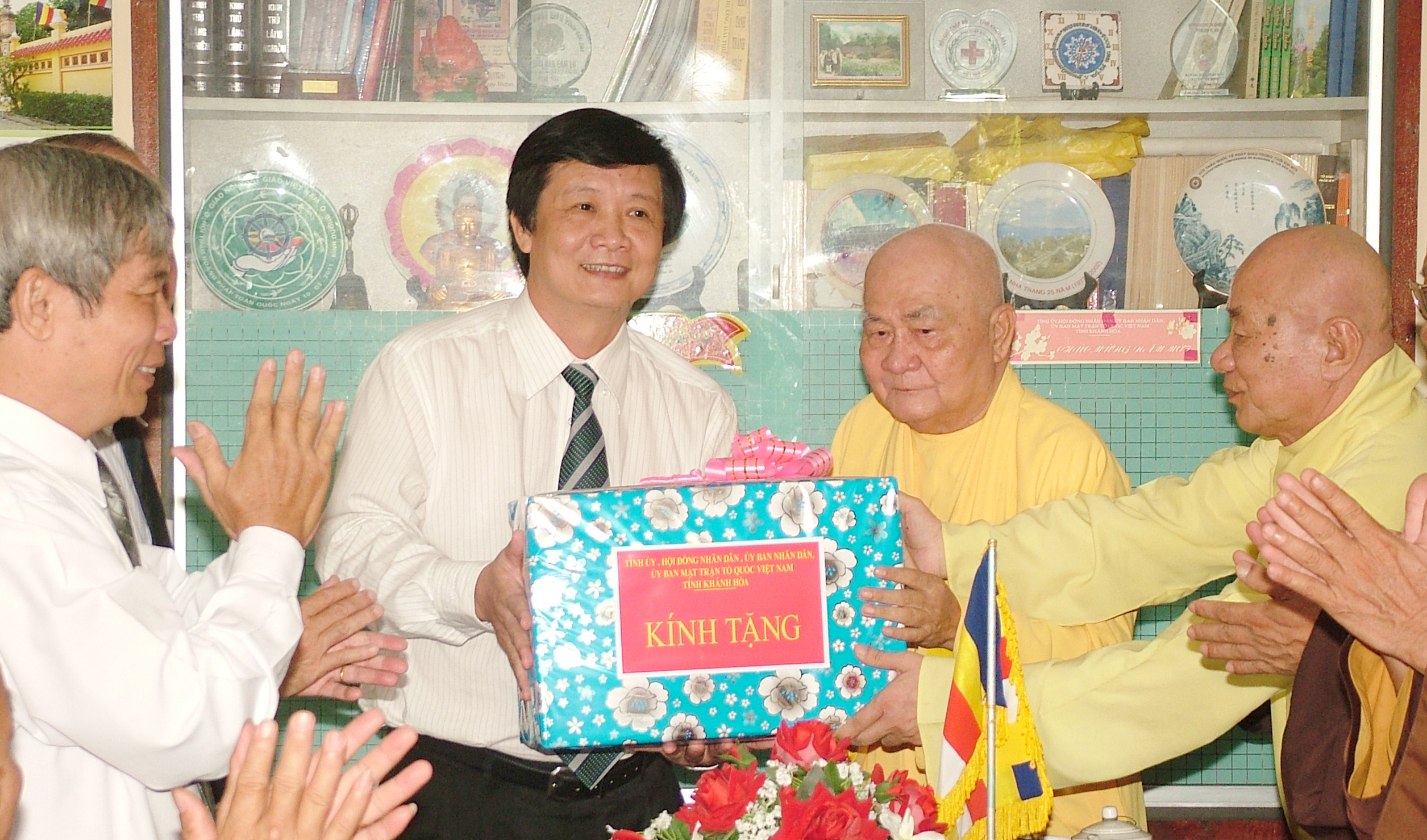 Khanh Hoa Province leaders visit Buddhism Managing Committee