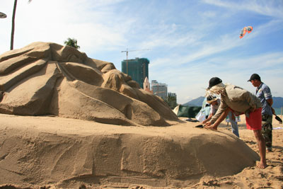 Sand sculptures exhibition promises to bring nice surprise to Sea Festival 2011