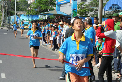 Nha Trang City 2011 summer cross-country race: Great summer activity