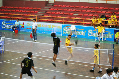 2011 national teenager shuttlecock kicking championship kicks off