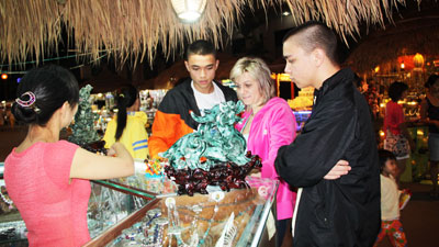 Online room booking service: Convenient for tourists