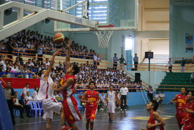 U16 Vietnam and U16 Indonesia in an opening match.