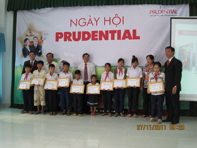 Prudential Vietnam offers 20 scholarships to students