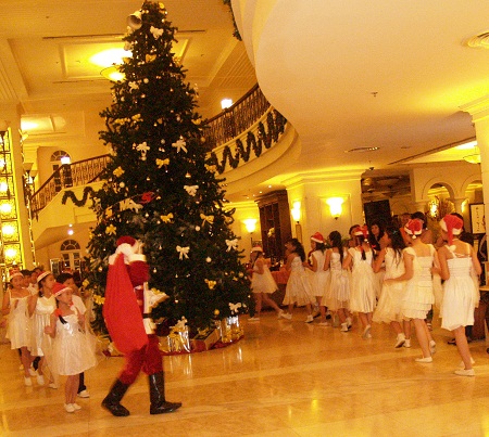 Sunrise Nha Trang Beach Hotel lights Christmas tree