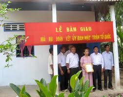Khanh Hoa Provincial Labor Union hands over 2 houses to the poor