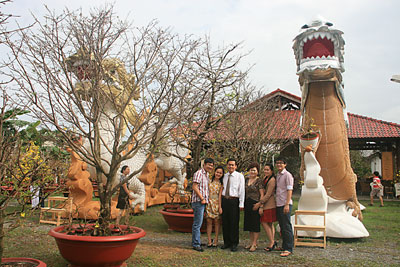 5,000 apricot blossom tree garden opens in Nha Trang