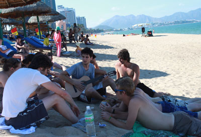 Thousands of Russian tourists winter in Nha Trang