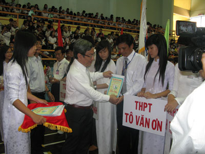 2011-2012 Phu Dong Tournament opens