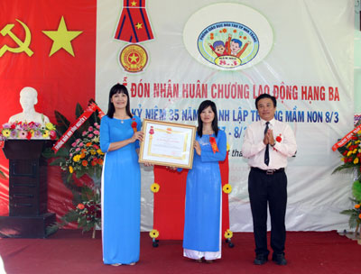 8-3 Nursery School receives third-class Labor Medal