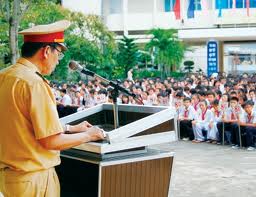 Traffic safety propaganda at Le Quy Don Gifted School