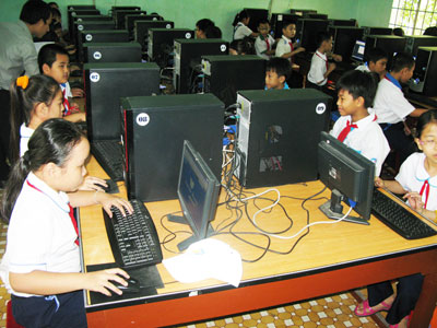 27,000 pupils take Internet Olympic English Contest