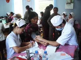 Khanh Hoa Medical College provides free check-ups for 1,000 people