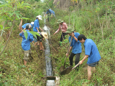 Following on volunteer youth unionists’ heels