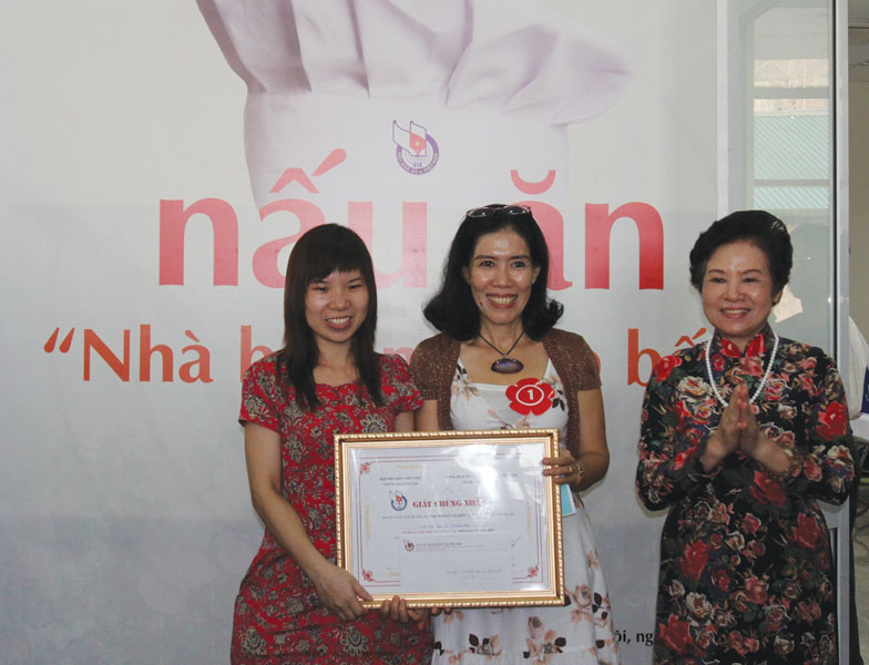 Wins 2nd prize at cooking contest for women journalists