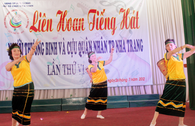 Singing festival for invalids and former soldiers opens