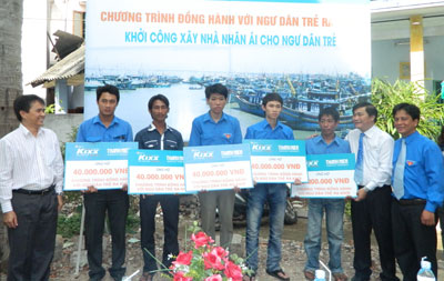 Accompanying young fishermen at sea