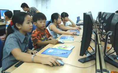 Free computing and English classes held for poor children