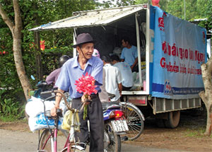 Co.opMart Cam Ranh does mobile sales in Cam Ranh and Khanh Son