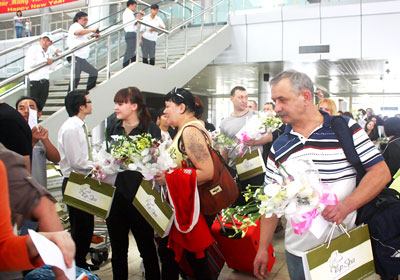 Russian tourists at Cam Ranh International Airport.