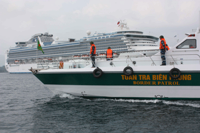 Amsterdam cruise ship calls at Nha Trang Port