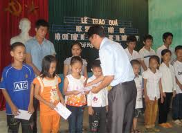 Khanh Hiep: medical treatment, gifts offered to the poor