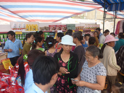 A mobile sale of Co.opMart Cam Ranh.